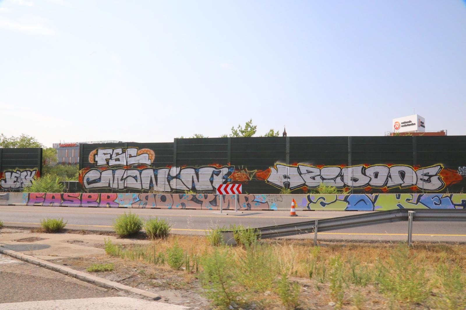 Alcobendas exige al Gobierno Central limpieza de pintadas en pantallas acústicas A-1