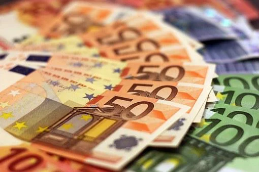 Turistas internacionales gastan 63.800M€ en el primer semestre del año