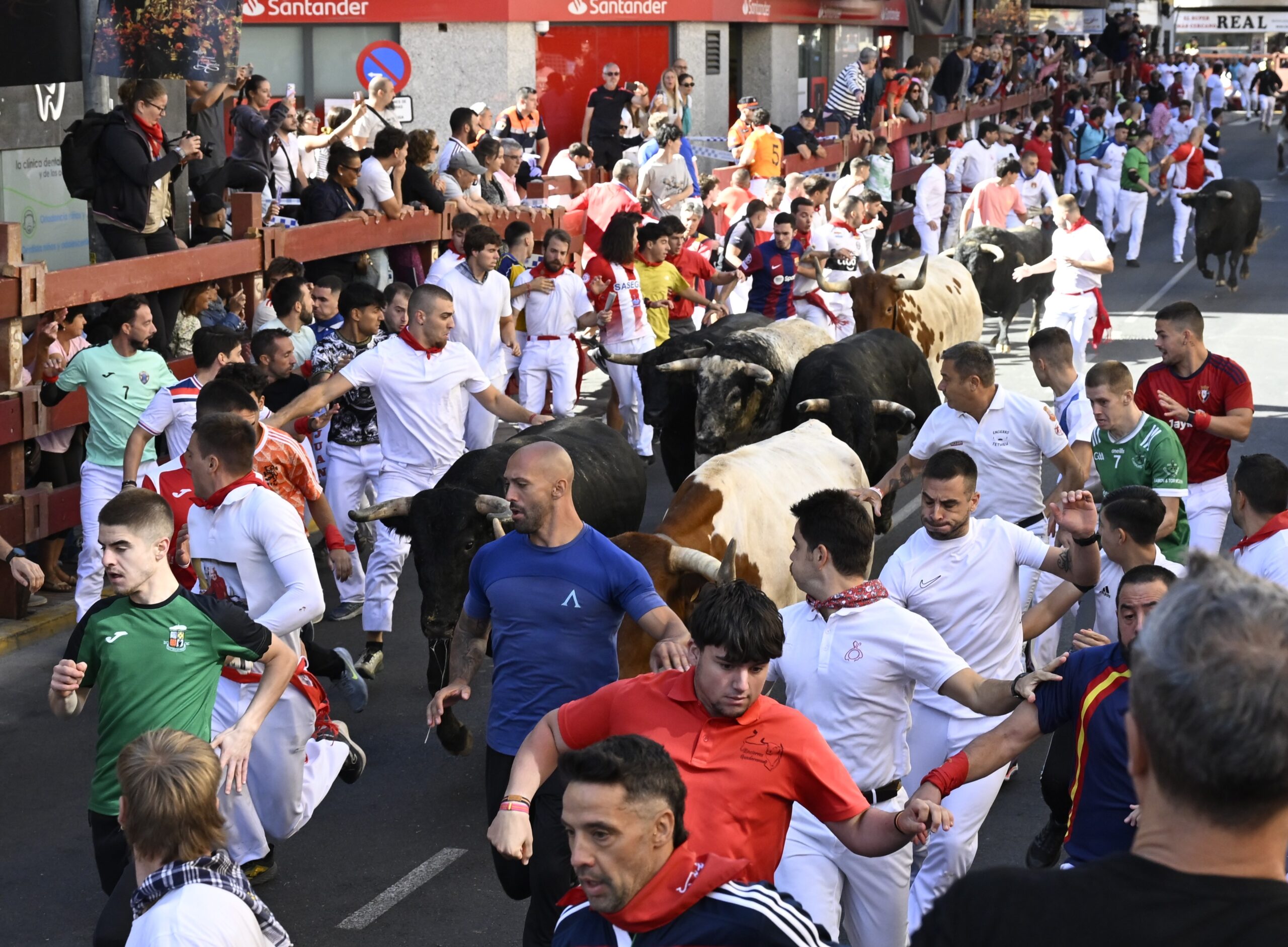 Quinto encierro Sanse ocasiona un tapón a la entrada de la plaza
