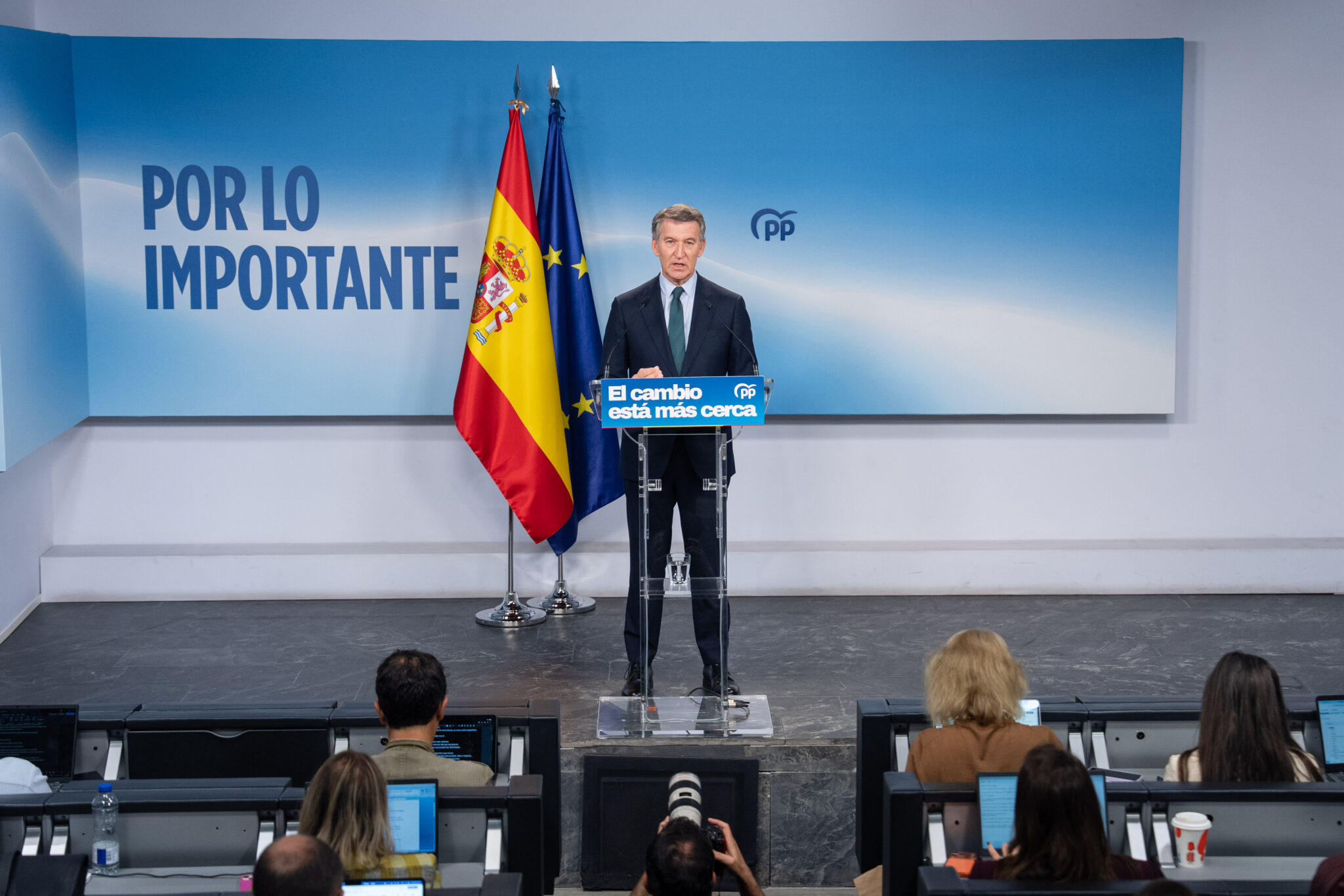 Feijoo: “lo que está en juego no es la alternancia sino la necesidad imperiosa de una reconstrucción nacional”