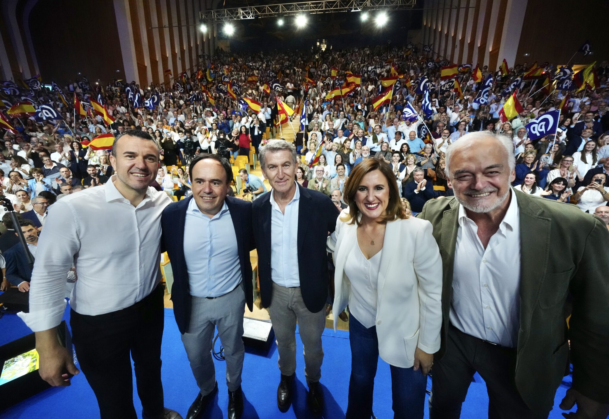 Feijoo anuncia en Valencia una rebaja del IRPF en 2027
